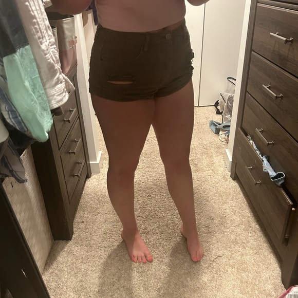 Forever21 distressed low waisted Jean Shorts - Picture 5 of 8